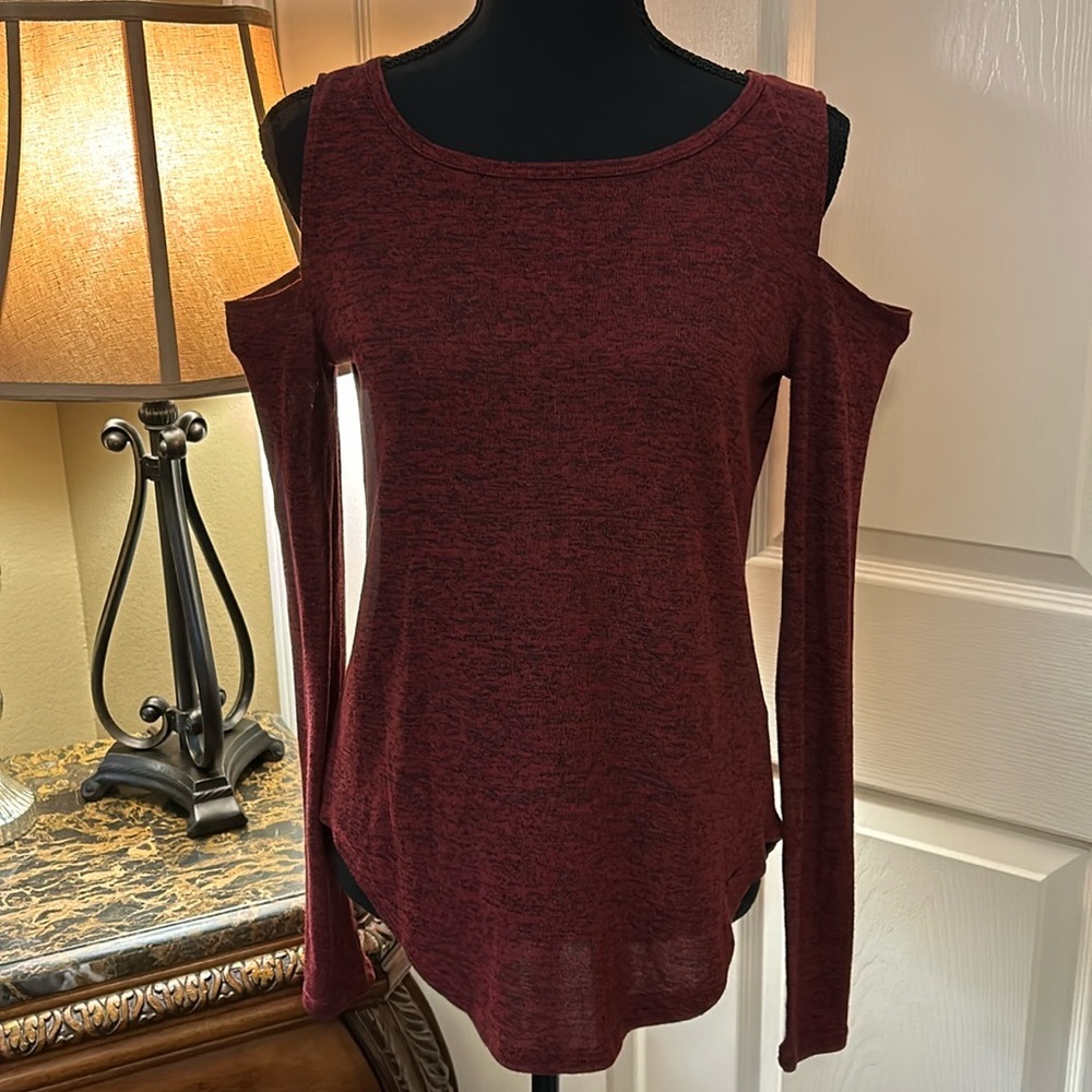 Hollister XS Long Sleeve Thin Knit Cutout Shoulder